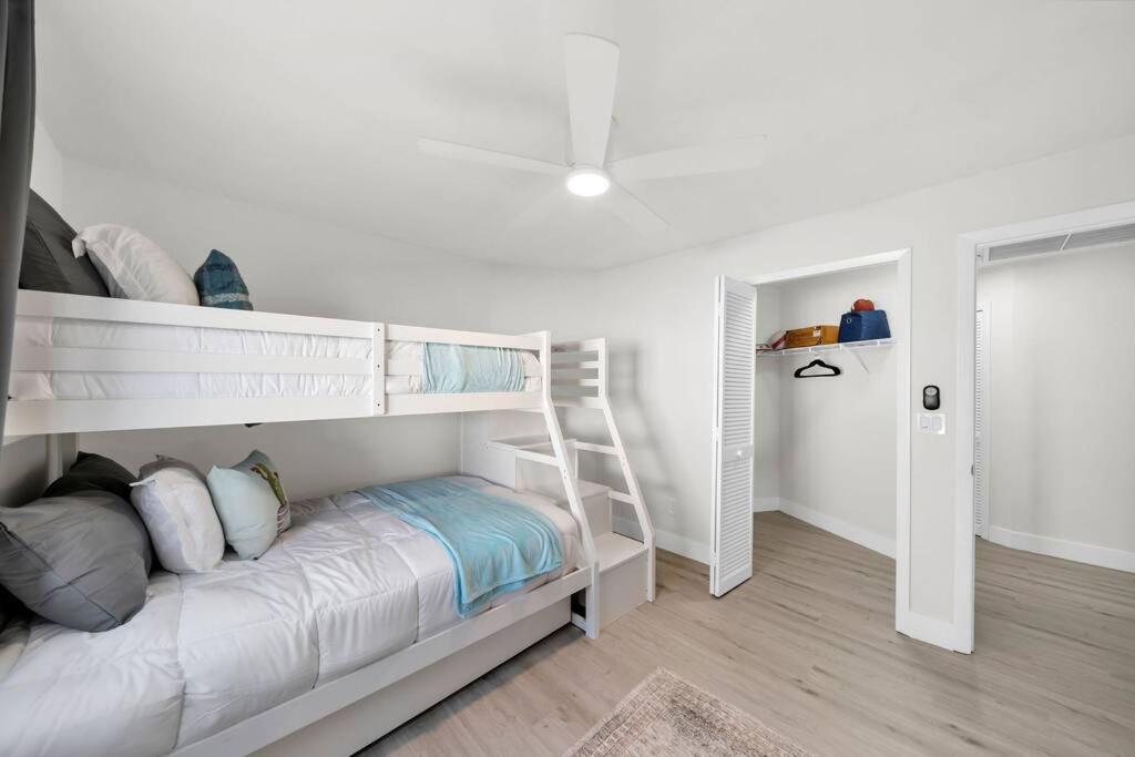 Вилла Luxury Waterfront Haven In Cape Coral - Dog-Friendly Escape With Private Pool Экстерьер фото