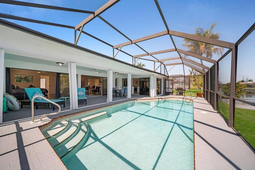 Вилла Luxury Waterfront Haven In Cape Coral - Dog-Friendly Escape With Private Pool Экстерьер фото