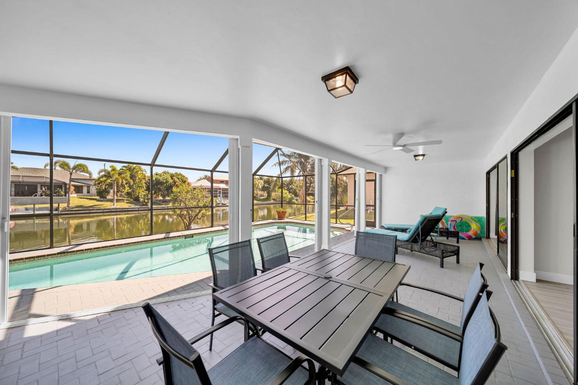 Вилла Luxury Waterfront Haven In Cape Coral - Dog-Friendly Escape With Private Pool Экстерьер фото